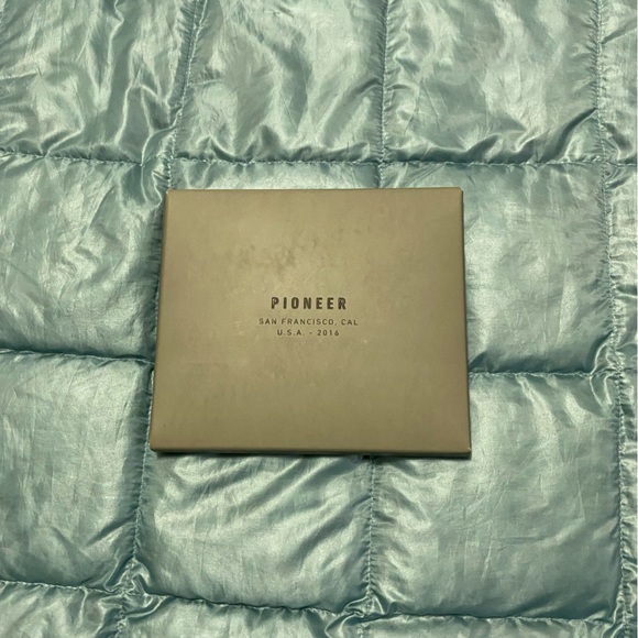 New Oliver’s Pioneer Ion Wallet Army Green Retails $79 - Picture 2 of 6